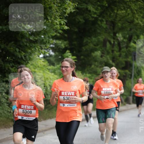 15.06.2025 - REWE Women's Run Jannik Wohlers http://msf.ph/oto/7969379 15.06.2025 10:04:26 Laufen 5308, 530, 5455 meine-sportfotos.de