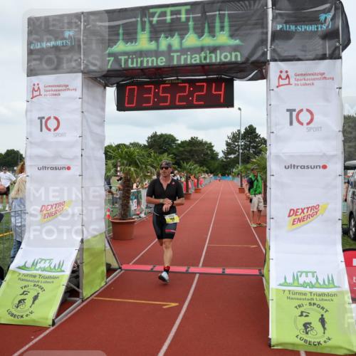 15.06.2025 - 7 Türme Triathlon Michael Strokosch http://msf.ph/oto/7969403 15.06.2025 13:52:24 Ziel 789 meine-sportfotos.de