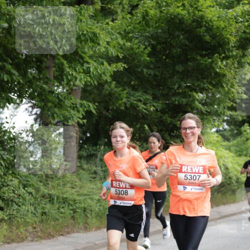 15.06.2025 - REWE Women's Run Jannik Wohlers http://msf.ph/oto/7969404 15.06.2025 10:04:27 Laufen 5308, 638, 5307 meine-sportfotos.de