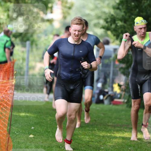 15.06.2025 - 7 Türme Triathlon Michael Strokosch http://msf.ph/oto/7969443 15.06.2025 12:56:21 Schwimmen 741, 767, 786, 804, 842, 851, 869, 872, 880, 896, 904, 963, 992, 1060, 1070, 1077, 1091, 1149, 1150 meine-sportfotos.de