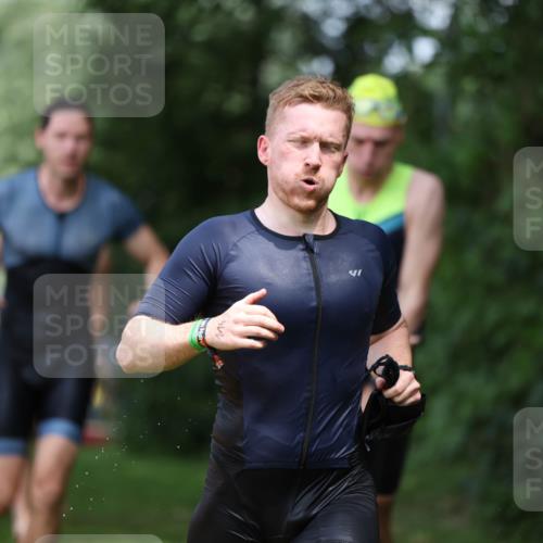 15.06.2025 - 7 Türme Triathlon Michael Strokosch http://msf.ph/oto/7969478 15.06.2025 12:56:23 Schwimmen 741, 767, 786, 804, 842, 851, 869, 872, 880, 896, 904, 963, 992, 1060, 1070, 1077, 1091, 1149 meine-sportfotos.de