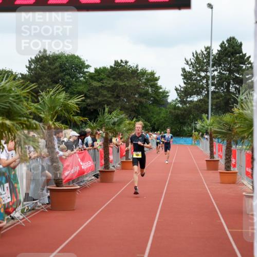 15.06.2025 - 7 Türme Triathlon Michael Strokosch http://msf.ph/oto/7969500 15.06.2025 13:52:56 Ziel 719, 886 meine-sportfotos.de