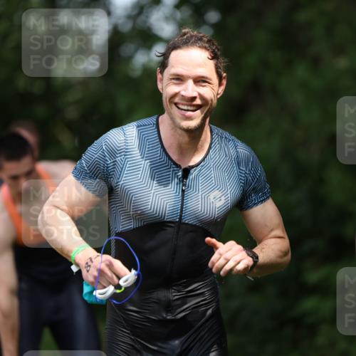 15.06.2025 - 7 Türme Triathlon Michael Strokosch http://msf.ph/oto/7969501 15.06.2025 12:56:25 Schwimmen 741, 767, 786, 804, 842, 851, 868, 869, 872, 880, 886, 896, 963, 992, 1060, 1070, 1077, 1091, 1149 meine-sportfotos.de
