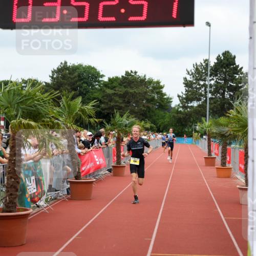 15.06.2025 - 7 Türme Triathlon Michael Strokosch http://msf.ph/oto/7969513 15.06.2025 13:52:56 Ziel 719, 886 meine-sportfotos.de