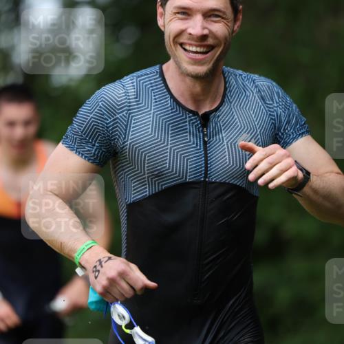 15.06.2025 - 7 Türme Triathlon Michael Strokosch http://msf.ph/oto/7969515 15.06.2025 12:56:26 Schwimmen 741, 767, 786, 804, 842, 851, 868, 869, 872, 880, 886, 896, 963, 992, 1060, 1070, 1077, 1091, 1149, 1175 meine-sportfotos.de