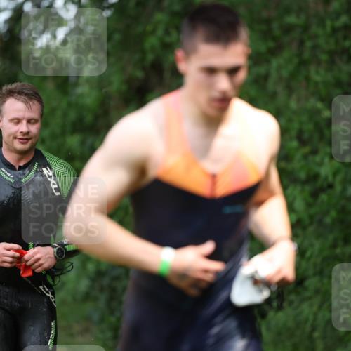 15.06.2025 - 7 Türme Triathlon Michael Strokosch http://msf.ph/oto/7969527 15.06.2025 12:56:27 Schwimmen 741, 767, 786, 804, 842, 851, 868, 869, 872, 886, 896, 963, 992, 1060, 1070, 1077, 1091, 1149, 1175 meine-sportfotos.de