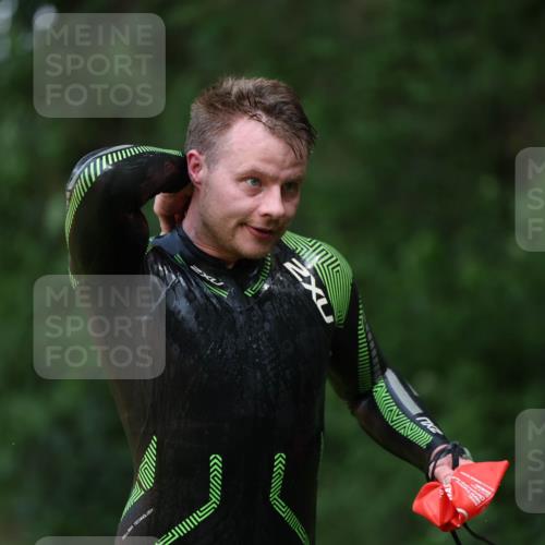 15.06.2025 - 7 Türme Triathlon Michael Strokosch http://msf.ph/oto/7969537 15.06.2025 12:56:28 Schwimmen 741, 767, 786, 804, 842, 851, 868, 869, 872, 886, 896, 963, 992, 1003, 1060, 1070, 1077, 1091, 1149, 1175 meine-sportfotos.de