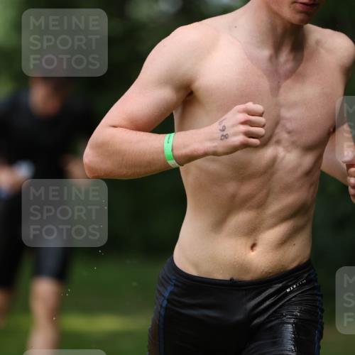 15.06.2025 - 7 Türme Triathlon Michael Strokosch http://msf.ph/oto/7969555 15.06.2025 12:56:31 Schwimmen 767, 786, 804, 842, 851, 868, 869, 872, 886, 896, 963, 992, 1003, 1028, 1060, 1070, 1077, 1091, 1149, 1175 meine-sportfotos.de