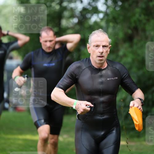 15.06.2025 - 7 Türme Triathlon Michael Strokosch http://msf.ph/oto/7969626 15.06.2025 12:56:37 Schwimmen 767, 786, 804, 842, 851, 868, 869, 886, 896, 901, 963, 1003, 1028, 1060, 1070, 1077, 1091, 1132, 1175, 1198 meine-sportfotos.de