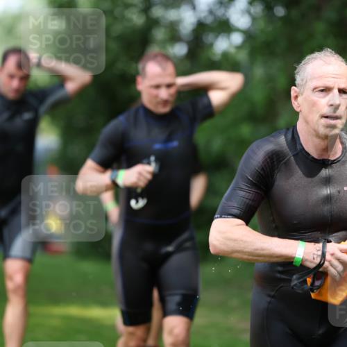 15.06.2025 - 7 Türme Triathlon Michael Strokosch http://msf.ph/oto/7969632 15.06.2025 12:56:37 Schwimmen 767, 786, 804, 842, 851, 868, 869, 886, 896, 901, 963, 1003, 1028, 1060, 1070, 1077, 1091, 1132, 1175, 1198 meine-sportfotos.de