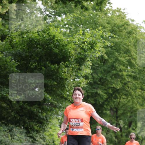 15.06.2025 - REWE Women's Run Jannik Wohlers http://msf.ph/oto/7969635 15.06.2025 10:04:44 Laufen 5623 meine-sportfotos.de