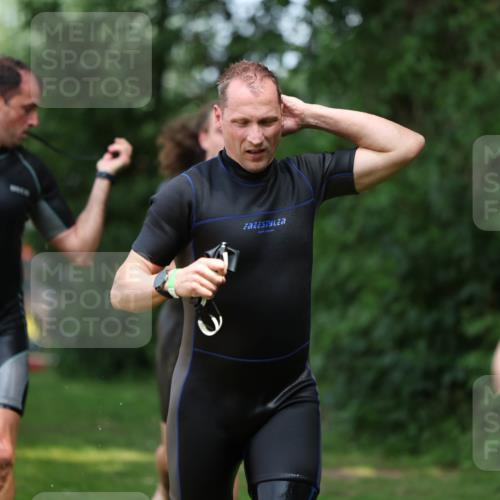15.06.2025 - 7 Türme Triathlon Michael Strokosch http://msf.ph/oto/7969643 15.06.2025 12:56:38 Schwimmen 767, 786, 804, 842, 851, 868, 886, 901, 963, 1003, 1028, 1060, 1070, 1077, 1132, 1175, 1198 meine-sportfotos.de