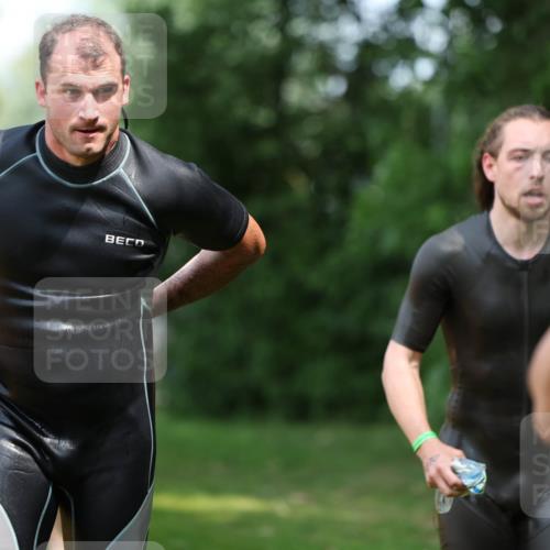 15.06.2025 - 7 Türme Triathlon Michael Strokosch http://msf.ph/oto/7969656 15.06.2025 12:56:39 Schwimmen 767, 786, 804, 842, 851, 868, 886, 901, 963, 1003, 1028, 1060, 1070, 1077, 1132, 1175, 1198 meine-sportfotos.de