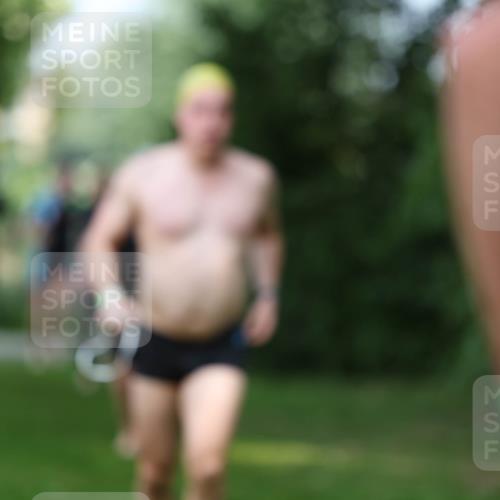 15.06.2025 - 7 Türme Triathlon Michael Strokosch http://msf.ph/oto/7969666 15.06.2025 12:56:41 Schwimmen 767, 786, 842, 851, 868, 886, 901, 910, 963, 1003, 1028, 1060, 1070, 1077, 1132, 1175, 1198 meine-sportfotos.de