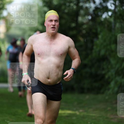 15.06.2025 - 7 Türme Triathlon Michael Strokosch http://msf.ph/oto/7969675 15.06.2025 12:56:41 Schwimmen 767, 786, 842, 851, 868, 886, 901, 910, 963, 1003, 1028, 1060, 1070, 1077, 1132, 1175, 1198 meine-sportfotos.de