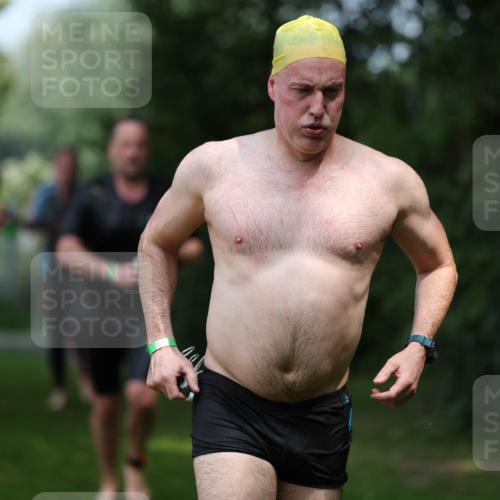 15.06.2025 - 7 Türme Triathlon Michael Strokosch http://msf.ph/oto/7969688 15.06.2025 12:56:42 Schwimmen 767, 786, 851, 868, 886, 901, 910, 963, 1003, 1028, 1060, 1070, 1077, 1132, 1175, 1198 meine-sportfotos.de