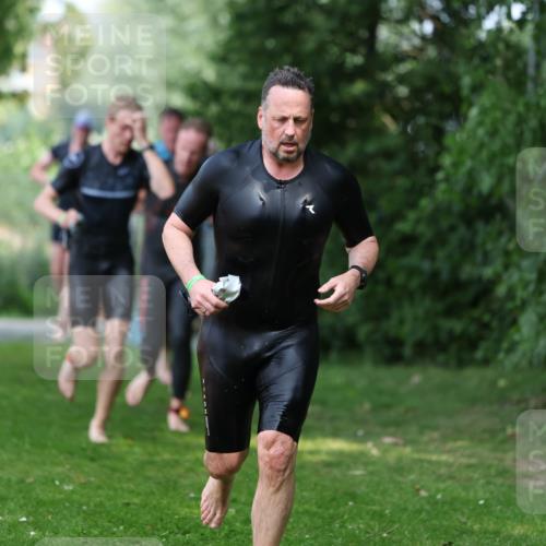 15.06.2025 - 7 Türme Triathlon Michael Strokosch http://msf.ph/oto/7969690 15.06.2025 12:56:43 Schwimmen 767, 786, 851, 868, 886, 901, 910, 963, 1003, 1028, 1060, 1070, 1077, 1132, 1175, 1198 meine-sportfotos.de