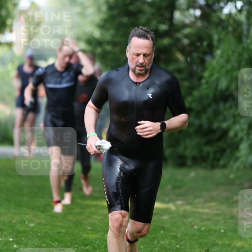 15.06.2025 - 7 Türme Triathlon Michael Strokosch http://msf.ph/oto/7969694 15.06.2025 12:56:43 Schwimmen 767, 786, 851, 868, 886, 901, 910, 963, 1003, 1028, 1060, 1070, 1077, 1132, 1175, 1198 meine-sportfotos.de