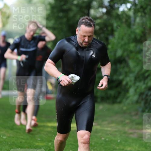 15.06.2025 - 7 Türme Triathlon Michael Strokosch http://msf.ph/oto/7969697 15.06.2025 12:56:43 Schwimmen 767, 786, 851, 868, 886, 901, 910, 963, 1003, 1028, 1060, 1070, 1077, 1132, 1175, 1198 meine-sportfotos.de