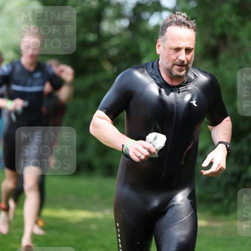15.06.2025 - 7 Türme Triathlon Michael Strokosch http://msf.ph/oto/7969707 15.06.2025 12:56:44 Schwimmen 767, 786, 851, 868, 886, 901, 910, 1003, 1028, 1060, 1070, 1077, 1132, 1175, 1198 meine-sportfotos.de