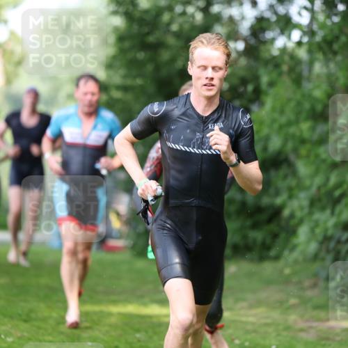 15.06.2025 - 7 Türme Triathlon Michael Strokosch http://msf.ph/oto/7969718 15.06.2025 12:56:45 Schwimmen 767, 786, 851, 868, 886, 901, 910, 1003, 1028, 1060, 1070, 1077, 1132, 1175, 1198 meine-sportfotos.de