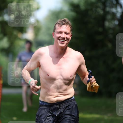 15.06.2025 - 7 Türme Triathlon Michael Strokosch http://msf.ph/oto/7969815 15.06.2025 12:56:52 Schwimmen 868, 886, 901, 910, 915, 988, 1003, 1028, 1074, 1095, 1132, 1167, 1175, 1198 meine-sportfotos.de