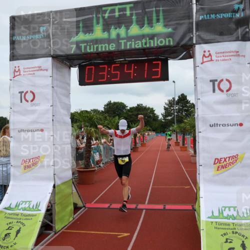 15.06.2025 - 7 Türme Triathlon Michael Strokosch http://msf.ph/oto/7969839 15.06.2025 13:54:12 Ziel 833, 869 meine-sportfotos.de