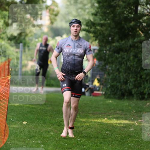 15.06.2025 - 7 Türme Triathlon Michael Strokosch http://msf.ph/oto/7969841 15.06.2025 12:56:55 Schwimmen 868, 886, 901, 910, 915, 988, 1003, 1028, 1033, 1074, 1095, 1132, 1167, 1175, 1198 meine-sportfotos.de