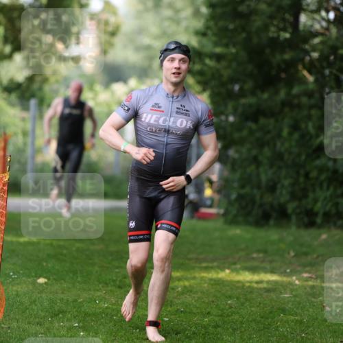 15.06.2025 - 7 Türme Triathlon Michael Strokosch http://msf.ph/oto/7969848 15.06.2025 12:56:55 Schwimmen 868, 886, 901, 910, 915, 988, 1003, 1028, 1033, 1074, 1095, 1132, 1167, 1175, 1198 meine-sportfotos.de