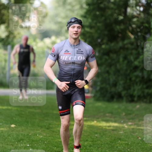 15.06.2025 - 7 Türme Triathlon Michael Strokosch http://msf.ph/oto/7969856 15.06.2025 12:56:56 Schwimmen 901, 910, 915, 988, 1003, 1028, 1033, 1074, 1095, 1132, 1167, 1175, 1198 meine-sportfotos.de