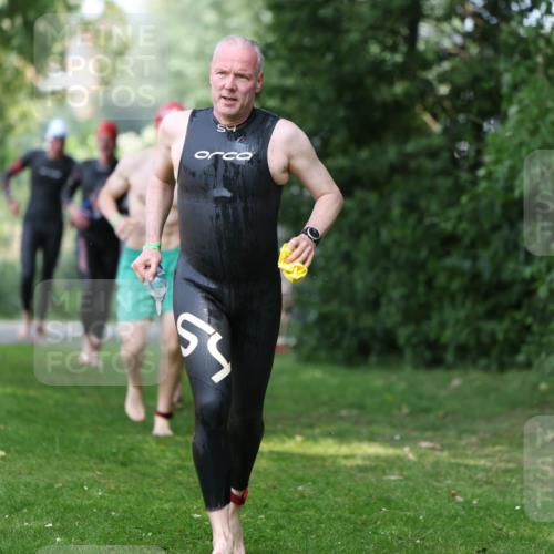 15.06.2025 - 7 Türme Triathlon Michael Strokosch http://msf.ph/oto/7969866 15.06.2025 12:57:02 Schwimmen 889, 901, 910, 915, 988, 1031, 1033, 1064, 1074, 1095, 1132, 1136, 1166, 1167, 1198 meine-sportfotos.de