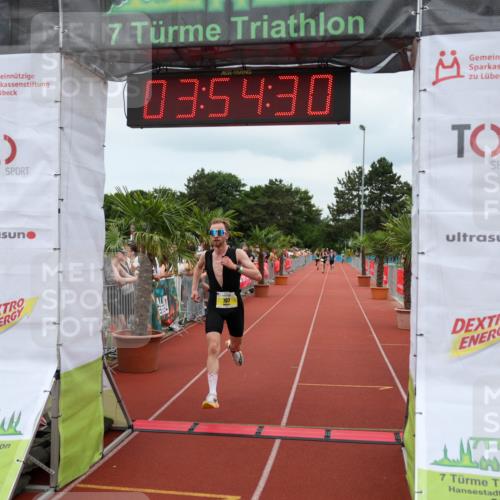 15.06.2025 - 7 Türme Triathlon Michael Strokosch http://msf.ph/oto/7969867 15.06.2025 13:54:30 Ziel 707 meine-sportfotos.de
