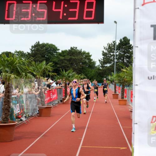 15.06.2025 - 7 Türme Triathlon Michael Strokosch http://msf.ph/oto/7969902 15.06.2025 13:54:38 Ziel 701, 901, 913, 1116 meine-sportfotos.de