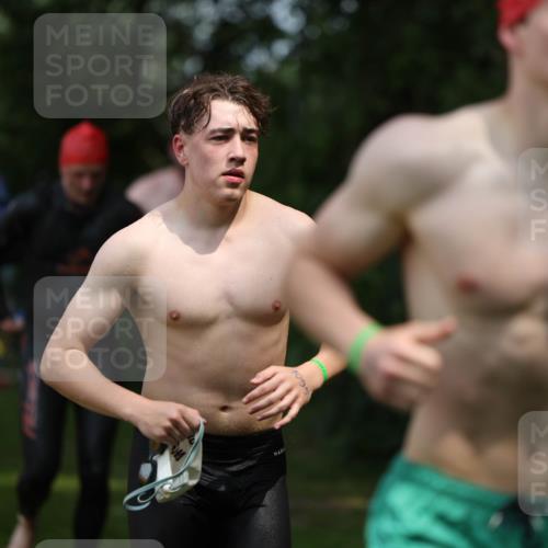 15.06.2025 - 7 Türme Triathlon Michael Strokosch http://msf.ph/oto/7969939 15.06.2025 12:57:07 Schwimmen 736, 774, 889, 910, 915, 988, 1031, 1033, 1049, 1064, 1074, 1087, 1095, 1116, 1136, 1164, 1166, 1167 meine-sportfotos.de