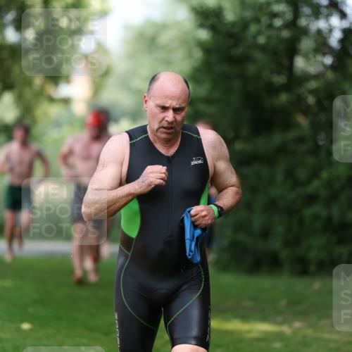15.06.2025 - 7 Türme Triathlon Michael Strokosch http://msf.ph/oto/7970059 15.06.2025 12:57:20 Schwimmen 709, 736, 774, 793, 857, 889, 913, 915, 944, 986, 988, 1031, 1033, 1047, 1049, 1055, 1064, 1087, 1095, 1114, 1116, 1117, 1136, 1142, 1164, 1166, 1167 meine-sportfotos.de