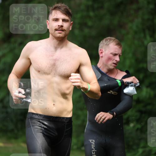 15.06.2025 - 7 Türme Triathlon Michael Strokosch http://msf.ph/oto/7970074 15.06.2025 12:57:21 Schwimmen 709, 736, 774, 793, 857, 889, 913, 915, 944, 986, 988, 1031, 1033, 1047, 1049, 1055, 1064, 1087, 1095, 1114, 1116, 1117, 1136, 1142, 1164, 1166 meine-sportfotos.de