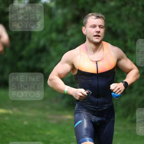 15.06.2025 - 7 Türme Triathlon Michael Strokosch http://msf.ph/oto/7970098 15.06.2025 12:57:23 Schwimmen 709, 736, 774, 793, 857, 889, 913, 944, 986, 1031, 1033, 1047, 1049, 1055, 1064, 1087, 1114, 1116, 1117, 1121, 1136, 1142, 1164, 1166 meine-sportfotos.de