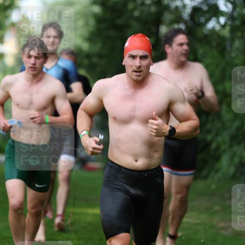 15.06.2025 - 7 Türme Triathlon Michael Strokosch http://msf.ph/oto/7970105 15.06.2025 12:57:25 Schwimmen 709, 736, 774, 793, 857, 889, 913, 944, 986, 1031, 1047, 1049, 1055, 1064, 1087, 1114, 1116, 1117, 1121, 1136, 1142, 1164, 1166 meine-sportfotos.de