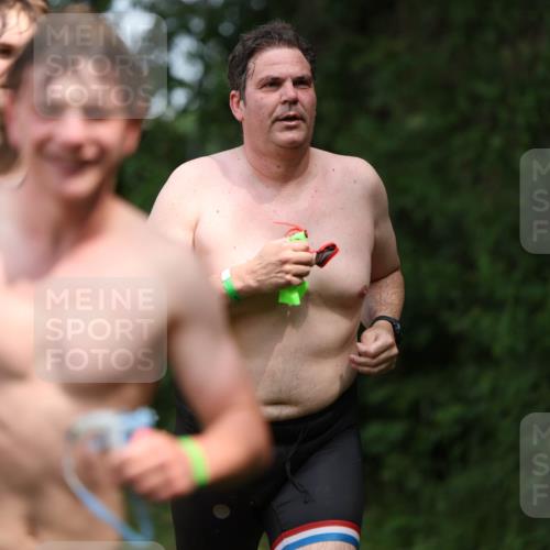 15.06.2025 - 7 Türme Triathlon Michael Strokosch http://msf.ph/oto/7970122 15.06.2025 12:57:27 Schwimmen 709, 736, 774, 793, 857, 889, 913, 944, 986, 1031, 1047, 1049, 1055, 1064, 1087, 1114, 1116, 1117, 1121, 1136, 1142, 1164, 1166 meine-sportfotos.de
