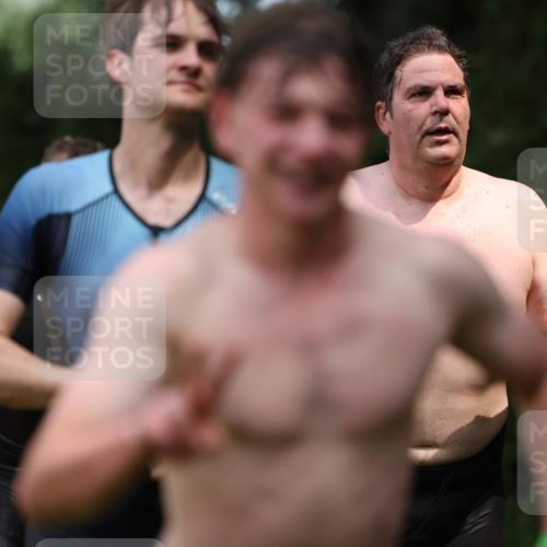 15.06.2025 - 7 Türme Triathlon Michael Strokosch http://msf.ph/oto/7970126 15.06.2025 12:57:27 Schwimmen 709, 736, 774, 793, 857, 889, 913, 944, 986, 1031, 1047, 1049, 1055, 1064, 1087, 1114, 1116, 1117, 1121, 1136, 1142, 1164, 1166 meine-sportfotos.de