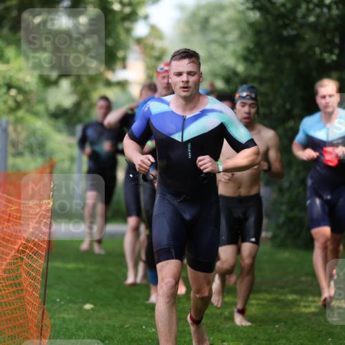 15.06.2025 - 7 Türme Triathlon Michael Strokosch http://msf.ph/oto/7970144 15.06.2025 12:57:33 Schwimmen 196, 709, 736, 774, 793, 837, 857, 913, 926, 944, 971, 986, 989, 1047, 1049, 1055, 1087, 1101, 1114, 1116, 1117, 1121, 1142, 1157, 1164 meine-sportfotos.de