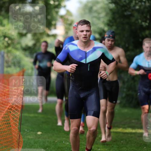 15.06.2025 - 7 Türme Triathlon Michael Strokosch http://msf.ph/oto/7970150 15.06.2025 12:57:33 Schwimmen 196, 709, 736, 774, 793, 837, 857, 913, 926, 944, 971, 986, 989, 1047, 1049, 1055, 1087, 1101, 1114, 1116, 1117, 1121, 1142, 1157, 1164 meine-sportfotos.de