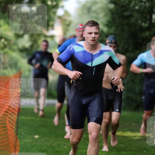 15.06.2025 - 7 Türme Triathlon Michael Strokosch http://msf.ph/oto/7970154 15.06.2025 12:57:33 Schwimmen 196, 709, 736, 774, 793, 837, 857, 913, 926, 944, 971, 986, 989, 1047, 1049, 1055, 1087, 1101, 1114, 1116, 1117, 1121, 1142, 1157, 1164 meine-sportfotos.de