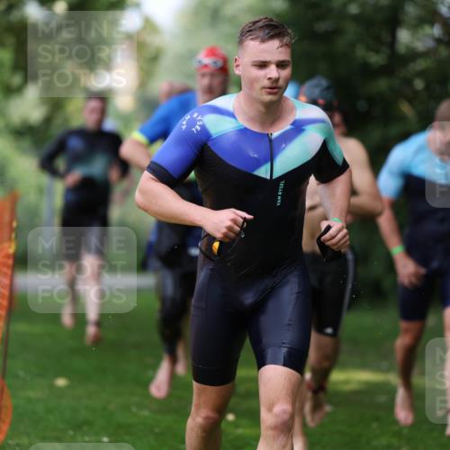 15.06.2025 - 7 Türme Triathlon Michael Strokosch http://msf.ph/oto/7970167 15.06.2025 12:57:34 Schwimmen 196, 709, 736, 774, 793, 837, 857, 913, 926, 942, 944, 971, 986, 989, 1047, 1049, 1055, 1087, 1101, 1114, 1117, 1121, 1142, 1157, 1164 meine-sportfotos.de