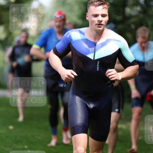 15.06.2025 - 7 Türme Triathlon Michael Strokosch http://msf.ph/oto/7970177 15.06.2025 12:57:34 Schwimmen 196, 709, 736, 774, 793, 837, 857, 913, 926, 942, 944, 971, 986, 989, 1047, 1049, 1055, 1087, 1101, 1114, 1117, 1121, 1142, 1157, 1164 meine-sportfotos.de