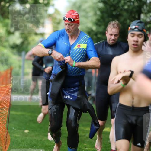 15.06.2025 - 7 Türme Triathlon Michael Strokosch http://msf.ph/oto/7970183 15.06.2025 12:57:35 Schwimmen 196, 709, 736, 793, 837, 857, 913, 926, 942, 944, 971, 986, 989, 1004, 1047, 1055, 1087, 1101, 1114, 1117, 1121, 1142, 1157, 1164 meine-sportfotos.de