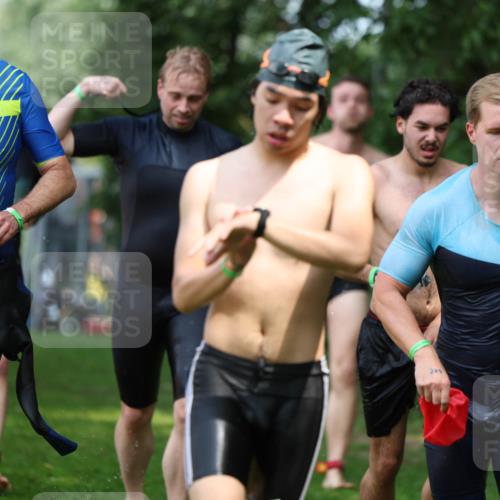 15.06.2025 - 7 Türme Triathlon Michael Strokosch http://msf.ph/oto/7970191 15.06.2025 12:57:35 Schwimmen 196, 709, 736, 793, 837, 857, 913, 926, 942, 944, 971, 986, 989, 1004, 1047, 1055, 1087, 1101, 1114, 1117, 1121, 1142, 1157, 1164 meine-sportfotos.de