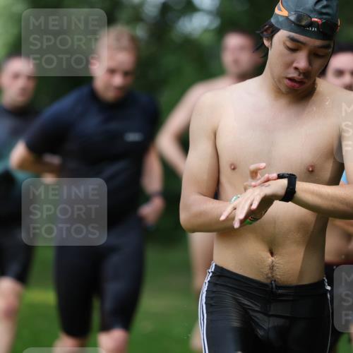 15.06.2025 - 7 Türme Triathlon Michael Strokosch http://msf.ph/oto/7970203 15.06.2025 12:57:36 Schwimmen 196, 709, 736, 793, 837, 857, 913, 926, 942, 944, 971, 986, 989, 1004, 1047, 1055, 1101, 1114, 1117, 1121, 1142, 1157 meine-sportfotos.de