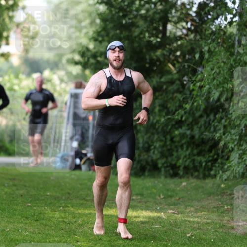 15.06.2025 - 7 Türme Triathlon Michael Strokosch http://msf.ph/oto/7970223 15.06.2025 12:57:39 Schwimmen 196, 709, 793, 837, 857, 926, 942, 944, 971, 986, 989, 1004, 1010, 1047, 1055, 1101, 1117, 1121, 1142, 1157 meine-sportfotos.de