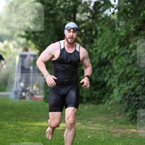 15.06.2025 - 7 Türme Triathlon Michael Strokosch http://msf.ph/oto/7970237 15.06.2025 12:57:39 Schwimmen 196, 709, 793, 837, 857, 926, 942, 944, 971, 986, 989, 1004, 1010, 1047, 1055, 1101, 1117, 1121, 1142, 1157 meine-sportfotos.de